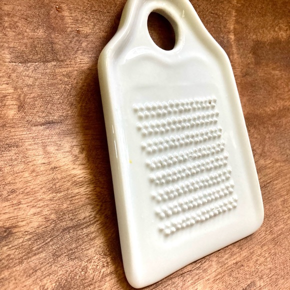Ceramic Ginger Grater, Like New,Great for Gift Giving.Non Smoking Home 3.5”x5.5” - Picture 7 of 8